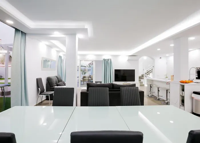 Elite: Your Private Haven Of Prestige Сasa de vacaciones *