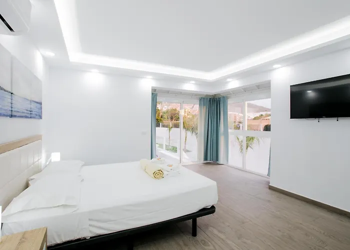 Elite: Your Private Haven Of Prestige Semesterbostad