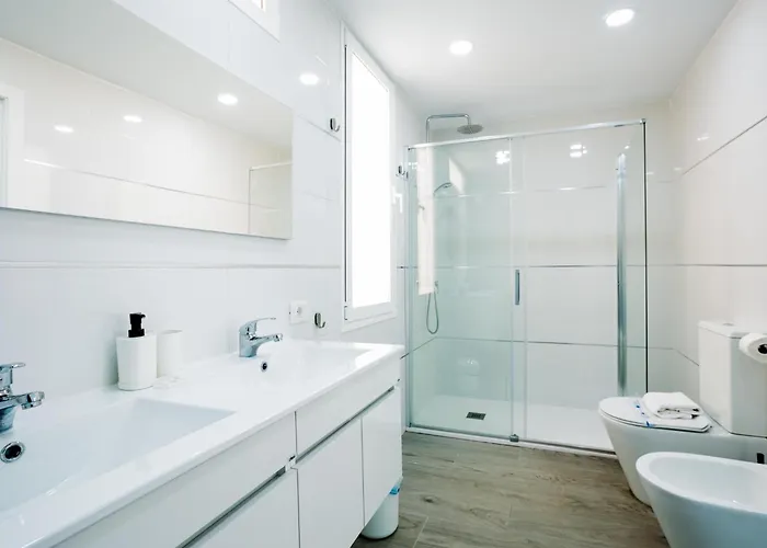 Elite: Your Private Haven Of Prestige Semesterbostad *